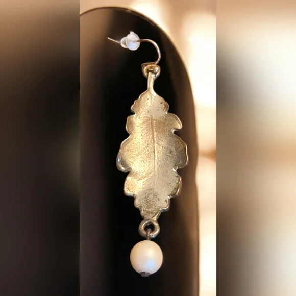 Vintage Recycled - Gold Leaf Drop Single Earring - Picture 2 of 3